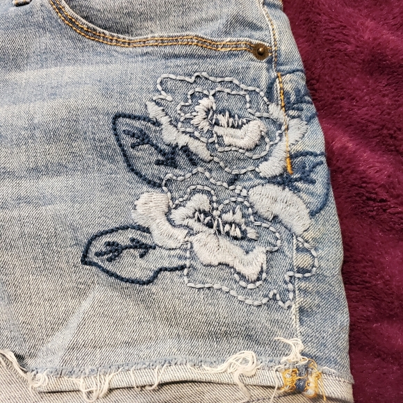 Universal Thread Cuttoff Jean Shorts - Picture 3 of 7